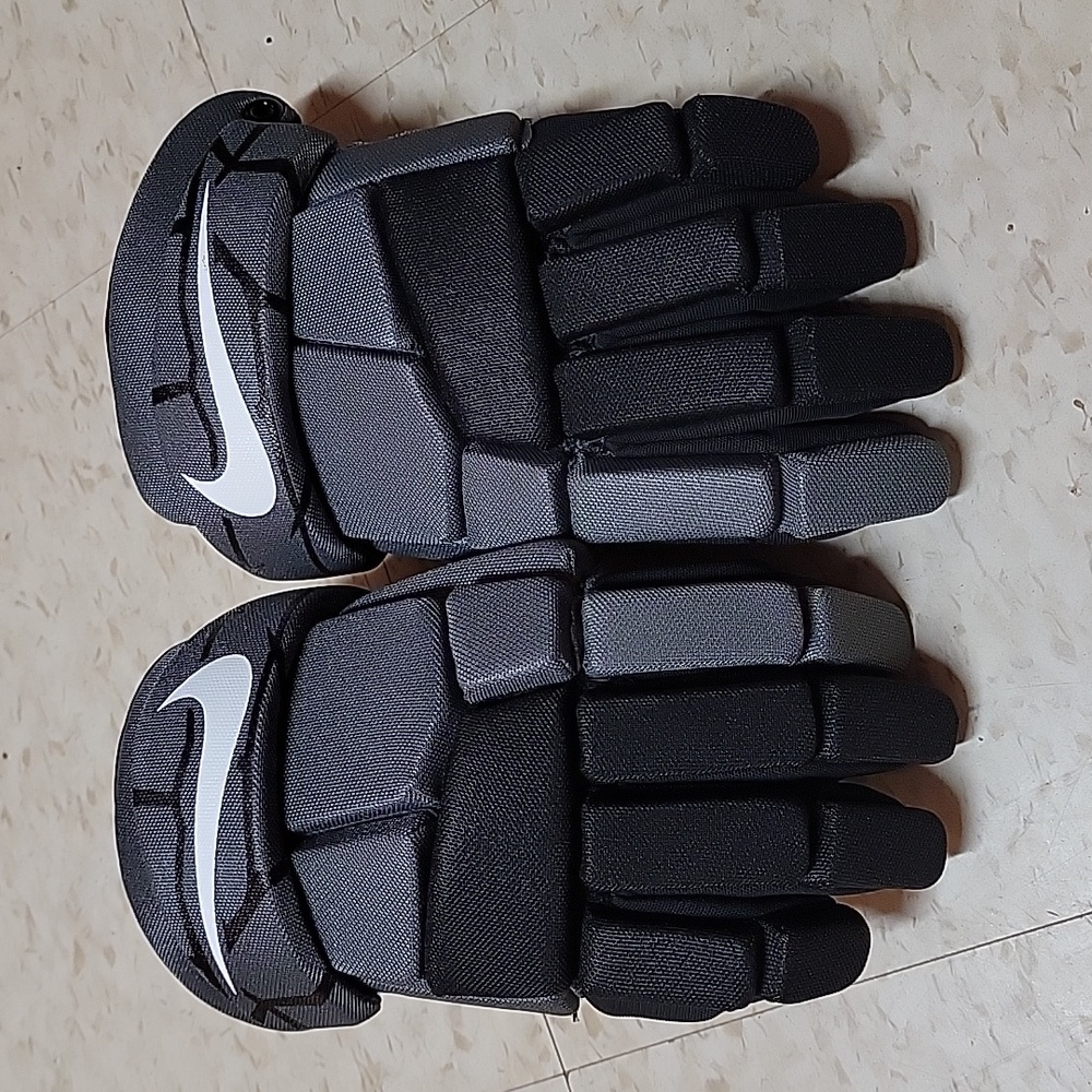 Nike youth large lacrosse gloves